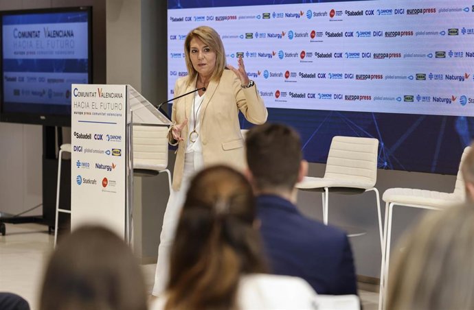 La vicepresidenta primera y consellera de Servicios Sociales, Igualdad y Vivienda, Susana Camarero, participa en la apertura de la jornada 'Comunitat Valenciana hacia el futuro' organizada por Europa Press
