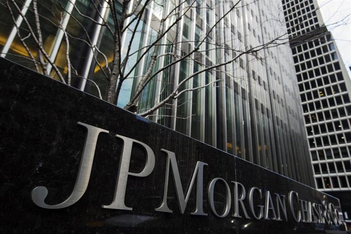 Archivo - Logo de JP Morgan. en su sede en Nueva York (Estados Unidos).