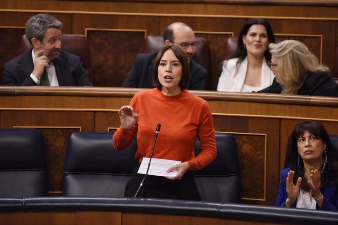 La ministra de Ciencia, Innovación y Universidades, Diana Morant, durante una sesión de control al Gobierno, en el Congreso de los Diputados, a 21 de mayo de 2025, en Madrid (España). 
