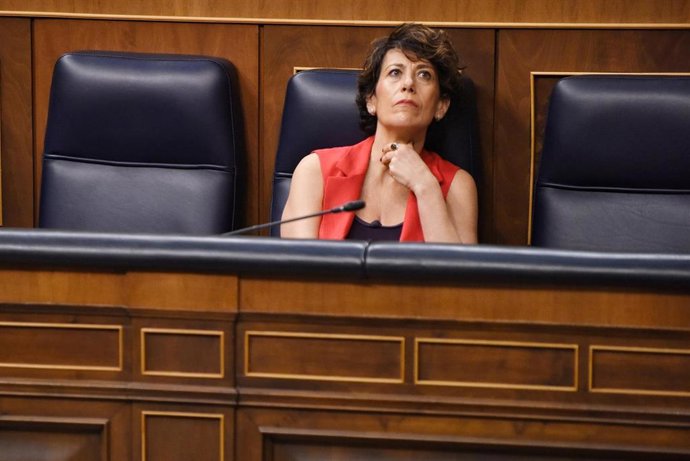 La ministra de Inclusión, Elma Siaz, durante una sesión de control al Gobierno, en el Congreso de los Diputados, a 21 de mayo de 2025, en Madrid