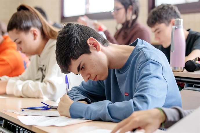 Archivo - Examen de la EBAU en la Universidad de La Laguna
