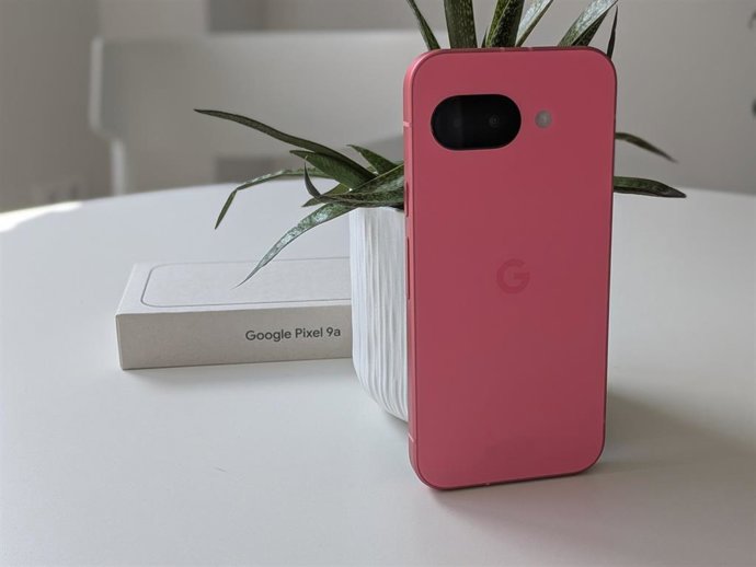Pixel 9a en color rosa