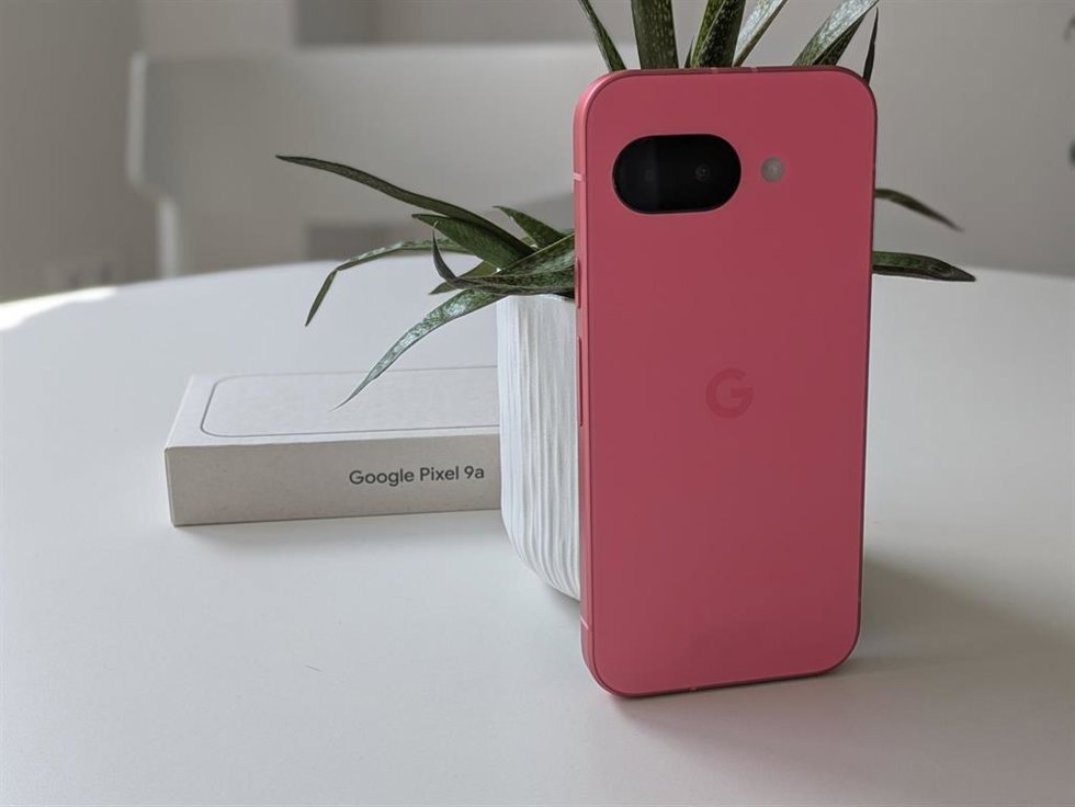 Pixel 9a en color rosa