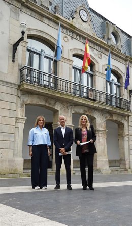 La Concejala De Educación, Igualdad Y Juventud De Siero, Eva Iglesias; El Concejal De Deporte, Salud Y Protección Contra Incendios, Jesús Abad; Y La Concejala De Cultura, Recursos Humanos Y Policía Local, Aurora Cienfuegos.
