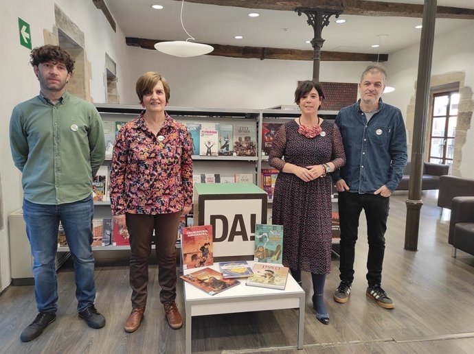 Ezkerretik eskuinera: Iker Urkiza (Durangoko Udala), Nerea Mujika (Gerediaga Elkartea), Paule Sanchez (Durangoko Udala) eta Beñat Gaztelurrutia (Gerediaga Elkartea)