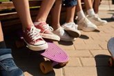 Foto: Cómo elegir el calzado infantil ideal en los meses de calor: consejos de podólogos
