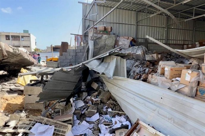 Danos ao Hospital Nasser na Faixa de Gaza após ataque israelense