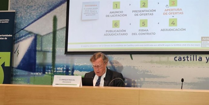 El presidente de la Cámara de Contratistas de Castilla y León, Enrique Pascual, presenta los datos de licitación de obra oficial en 2024