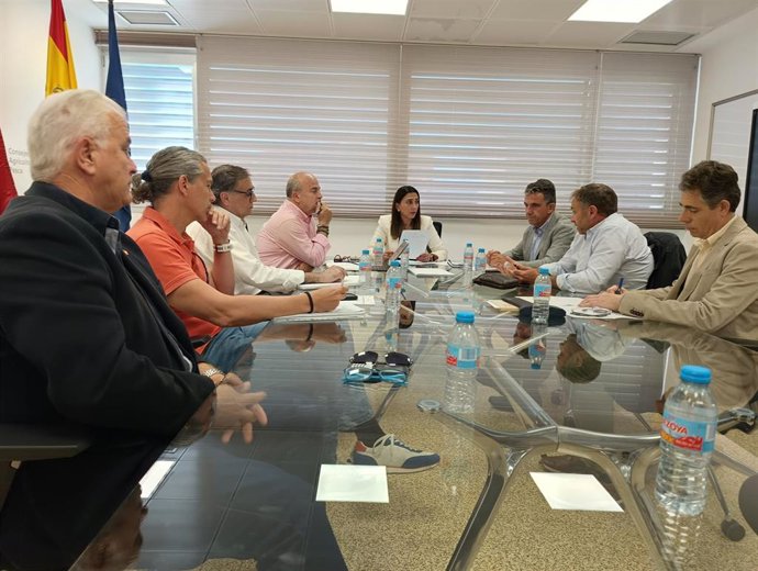 Reunión de la consejera de Agricultura con Coag, Asaja, UPA y Fecoam para valorar los daños de las tormentas de granizo de la pasada semana