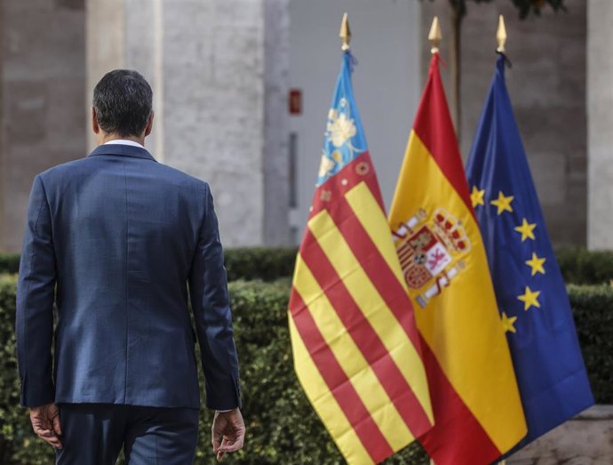 Archivo - El presidente del Gobierno, Pedro Sánchez, tras una rueda de prensa posterior a una reunión con agentes sociales, en la Delegación del Gobierno en la Comunidad Valenciana