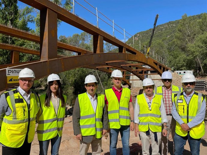 Visita a las obras del nuevo puente de acceso a la población de la Loma de Mari Ángela