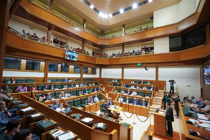 Archivo - El Pleno de la Cámara debatirá sobre el incremento del límite de deuda