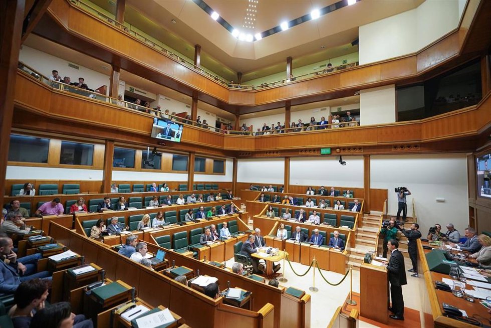 Archivo - El Pleno de la Cámara debatirá sobre el incremento del límite de deuda