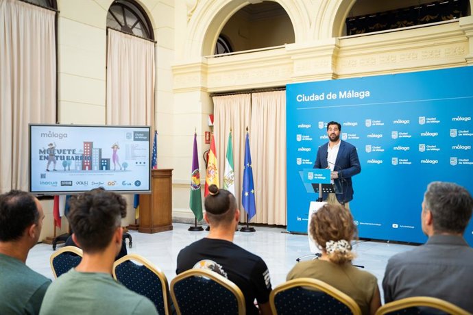 El concejal delegado de Deporte, Borja Vivas, presenta  ‘Muévete en tu barrio 2025’