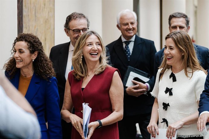 La portavoz del PP en el Senado, Alicia García (c), a su llegada a una sesión de control al Gobierno, en el Senado, a 20 de mayo de 2025, en Madrid (España). 