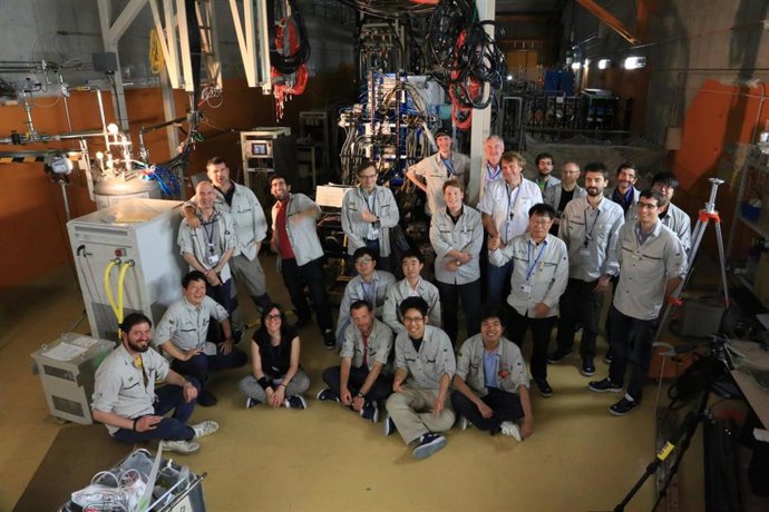 Archivo - Miembros del equipo de investigación durante la toma de datos en RIKEN (Japón).
