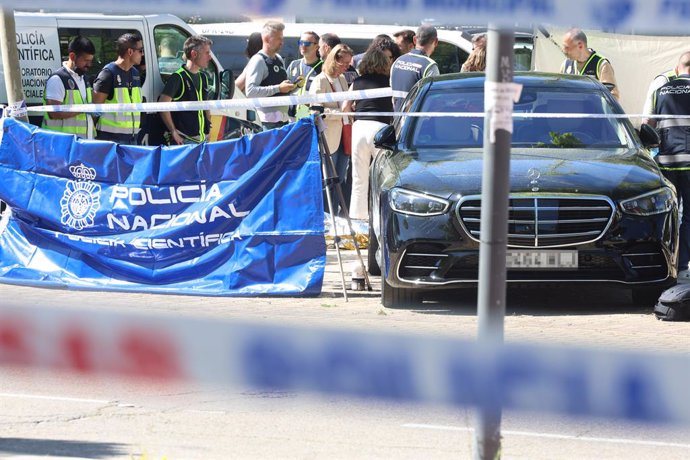 Agentes de la Policía Científica en el lugar en el que han ocurrido los hechos, a 21 de mayo de 2025, en Pozuelo de Alarcón, Madrid (España). 