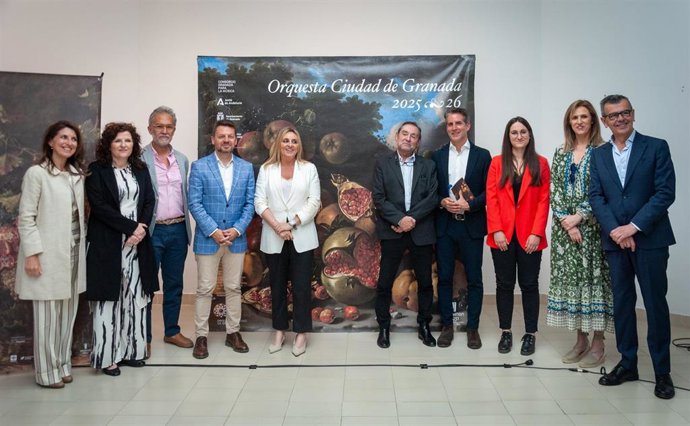 Presentación de la temporada 2025-2026 de la OCG con la alcaldesa de Granada, Marifrán Carazo, en el centro en la imagen