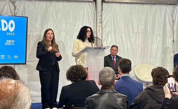 La conseyera de Cultura, Política Llingüistica y Deporte, Vanessa Gutiérrez inaugura la XXXI edición de LibrOviedo.
