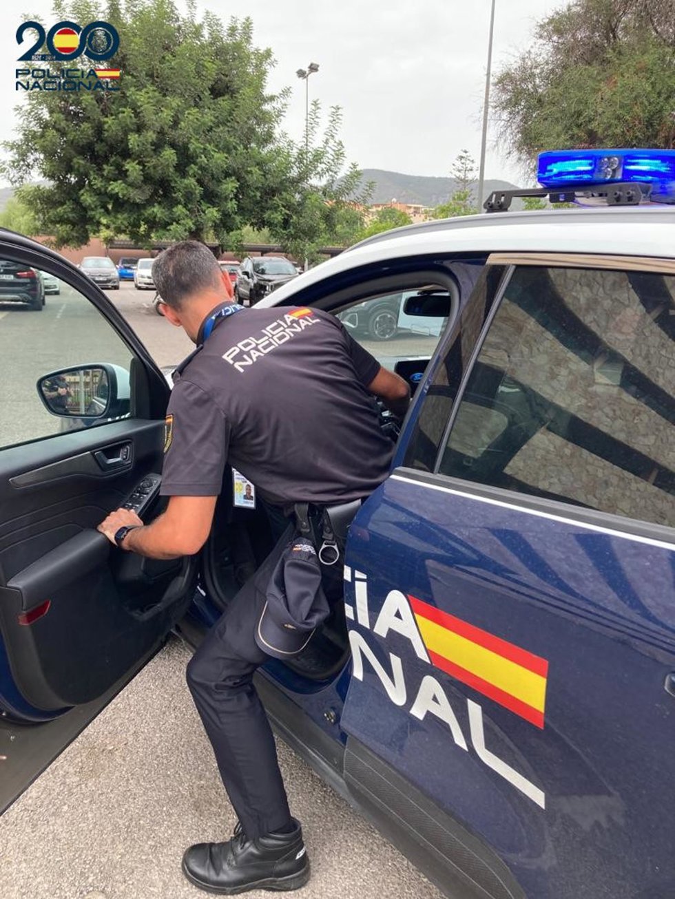 Archivo - Sucesos.- Detenido un hombre por robar un móvil a la cajera de un supermercado en Ibiza