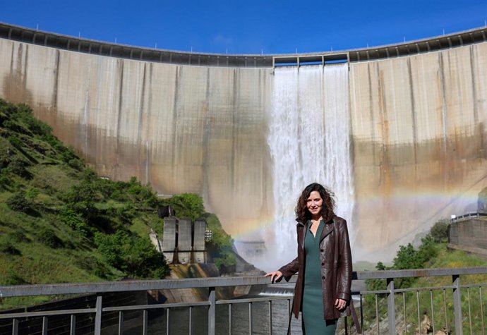 La presidenta de la Comunidad de Madrid, Isabel Díaz Ayuso, durante la reunión extraordinaria del Consejo de Gobierno celebrada en el embalse de El Atazar, a 20 de mayo de 2025, en Madrid (España).