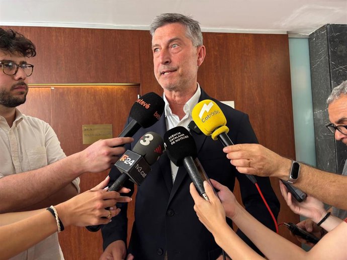 El líder de Junts en el Ayuntamiento de Barcelona, Jordi Martí Galbis, en una atención a los medios.