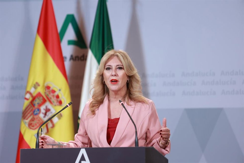 La consejera de Economía, Hacienda y Fondos Europeos y portavoz del Gobierno andaluz, Carolina España, en la rueda de prensa posterior a la reunión del Consejo de Gobierno.