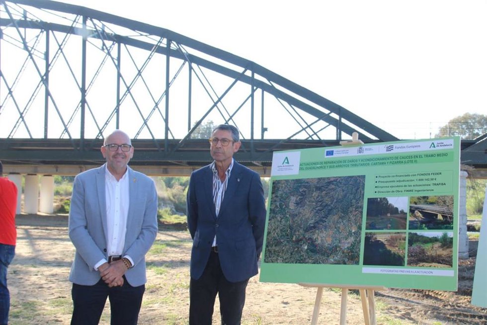 El delegado territorial de Agricultura, Pesca, Agua y Desarrollo Rural de la Junta en Málaga, Fernando Fernández Tapia-Ruano, ha visitado este miércoles junto con el alcalde de Cártama, Jorge Gallardo, las actuaciones de emergencia