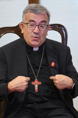 Archivo - El presidente de la Conferencia Episcopal Española (CEE), Luis Argüello, durante una entrevista con Europa Press, en la Conferencia Episcopal Española (CEE). Archivo