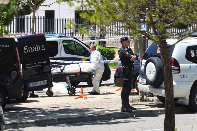 Levantamiento del cadáver en el lugar en el que han ocurrido los hechos, a 21 de mayo de 2025, en Pozuelo de Alarcón, Madrid (España).