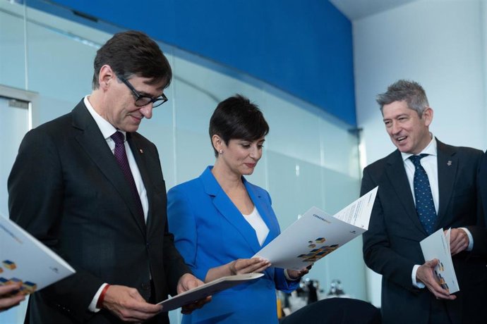 La ministra de Vivienda y Agenda Urbana, Isabel Rodríguez, y el presidente de la Generalitat, Salvador Illa
