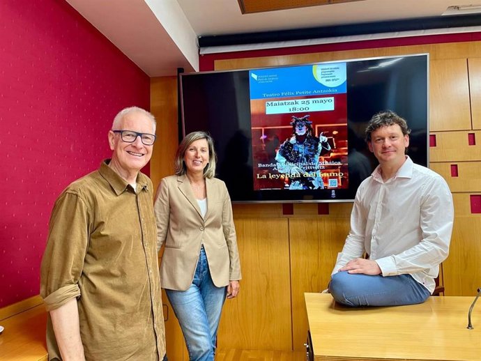 Ezkerretik eskuinera: Andreas Prittwitz, Sonia Diaz de Corcuera eta Luis Orduña