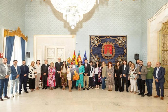 El diseñador de costura alicantino Rubén Hernández pregonará las Hogueras de 2025