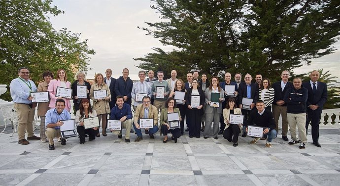 Representantes de las empresas galardonadas por COASHIQ.