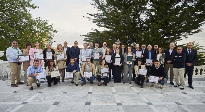 Representantes de las empresas galardonadas por COASHIQ.
