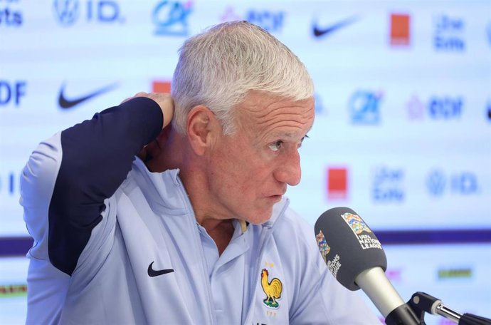 Archivo - El seleccionador de Francia Didier Deschamps durante una rueda de prensa