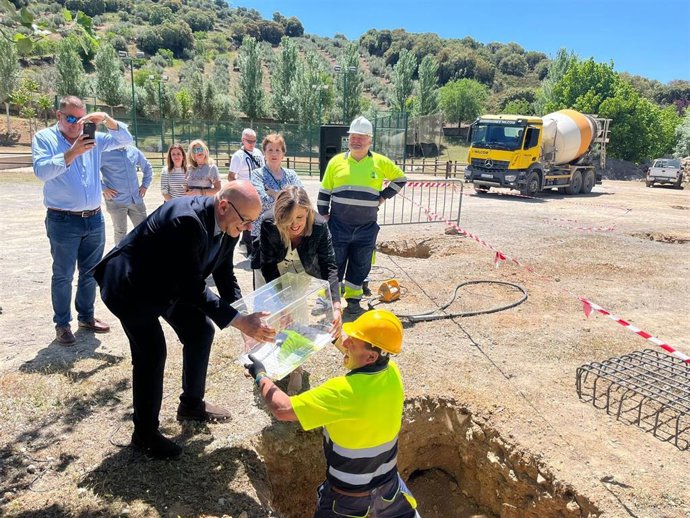 Colocación de la primera piedra de la amplicación del Parque Multiaventura.