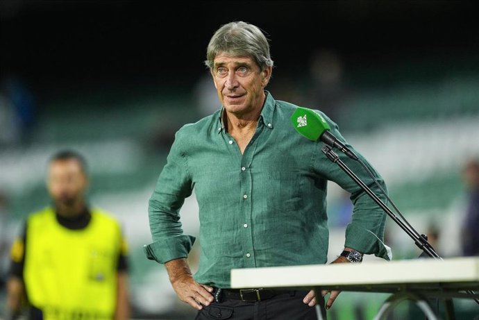 Archivo - El entrenador del Real Betis, Manuel Pellegrini, en la previa del partido de la Conference League ante el FC Copenhague en el Benito Villamarín.