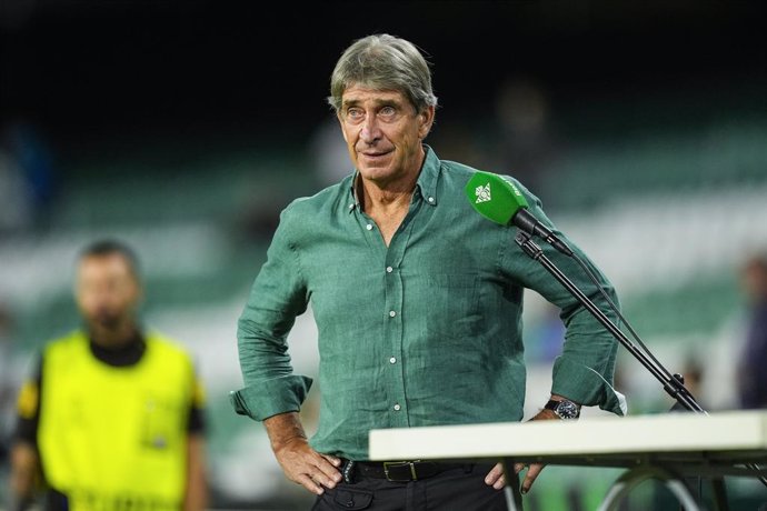 Archivo - Manuel Pellegrini, head coach of Real Betis, looks on before the UEFA Conference League, football match played between Real Betis and FC Copenhague at Benito Villamarin stadium on October 24, 2024, in Sevilla, Spain.