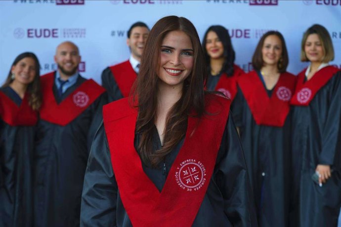 Formación, compromiso y futuro; EUDE gradúa a su nueva generación de profesionales