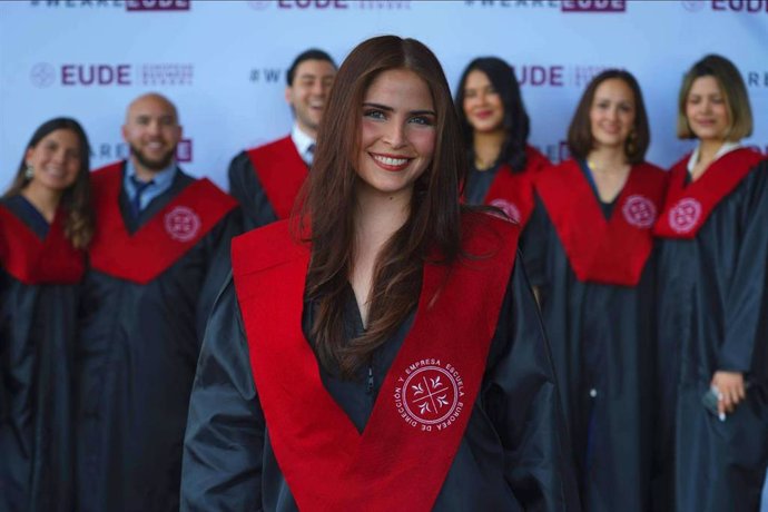Formación, compromiso y futuro; EUDE gradúa a su nueva generación de profesionales