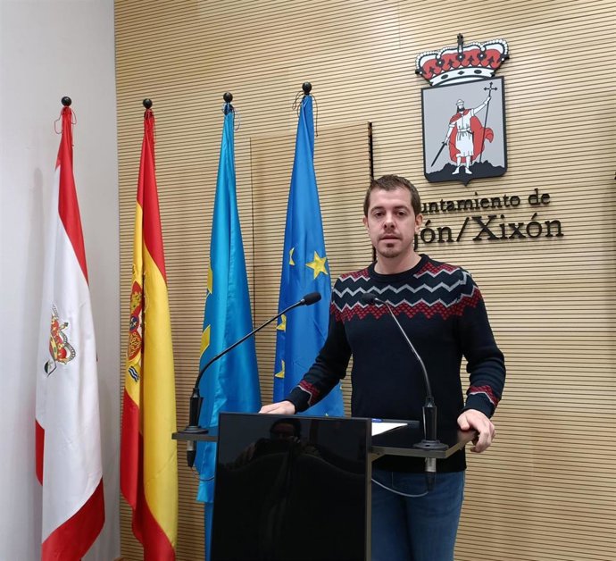 Archivo - El portavoz de IU en el Ayuntamiento de Gijón, Javier Suárez Llana.