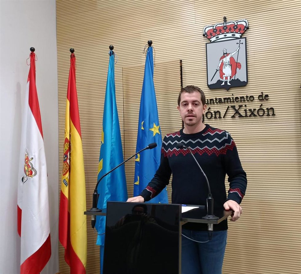Archivo - El portavoz de IU en el Ayuntamiento de Gijón, Javier Suárez Llana.