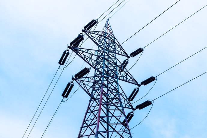 Archivo - Imagen de archivo de torre de energía eléctrica