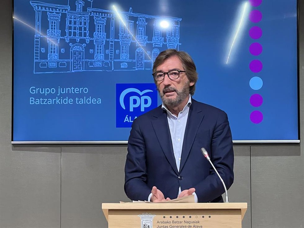 Archivo - El presidente del PP alavés, Iñaki Oyarzabal