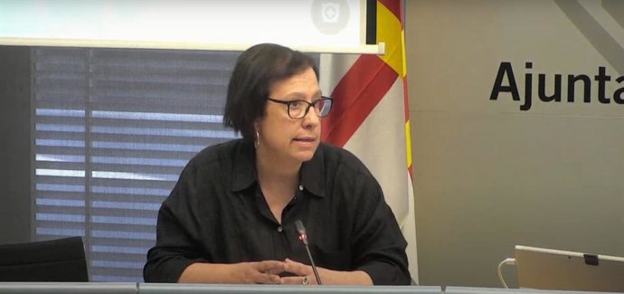 La 5 teniente de alcalde del Ayuntamiento de Barcelona, Raquel Gil, durante la Comisión de Economía del 21 de mayo de 2025.
