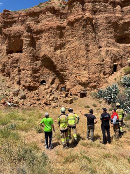 Visita de la Diputación de Granada y el Ayuntamiento de Beas de Guadix al Cerro del Castillejo tras un nuevo desprendimiento