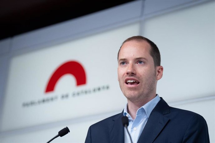 Archivo - El portavoz del PP en el Parlament, Juan Fernández, ofrece una rueda de prensa, en el Parlament, a 30 de julio de 2024, en Barcelona, Catalunya (España). El portavoz del PP en el Parlament ha instado hoy al primer secretario del PSC, Salvador Il