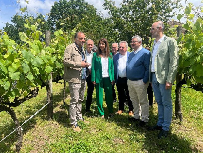 La conselleira do Medio Rural, María José Gómez, en su visita a Ribadumia.