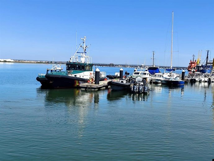 Patrullera de la Guardia Civil en el Puerto de Huelva.